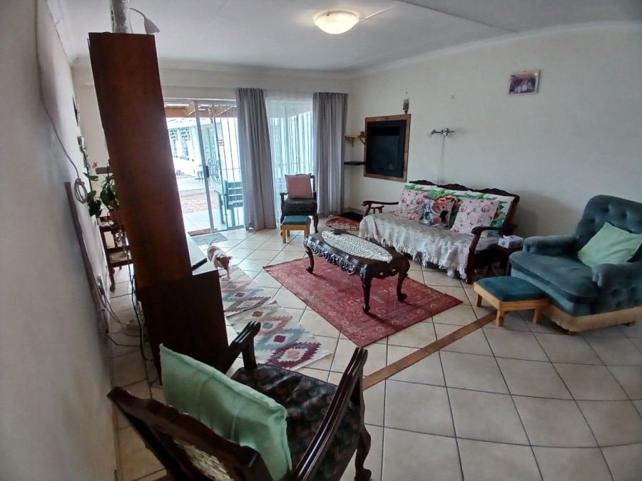 3 Bedroom Property for Sale in Fraaiuitsig Western Cape